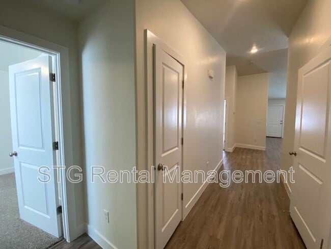 Building Photo - 554 W 2350 N