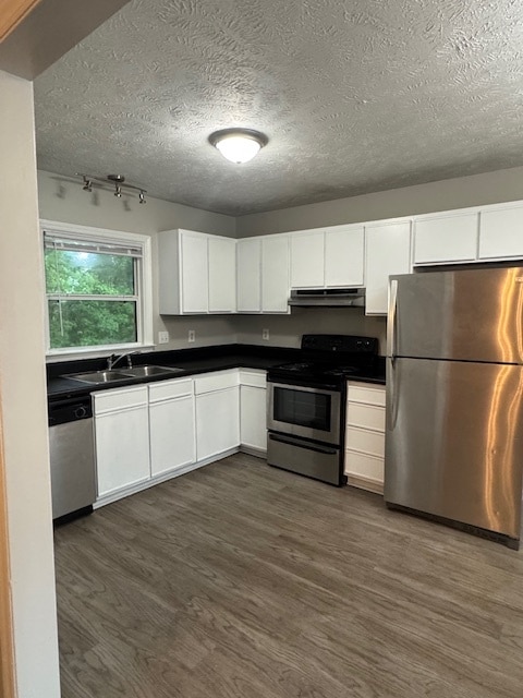 Building Photo - 2222 Skyview Dr