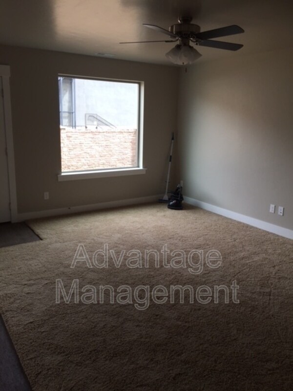 Building Photo - 576 N 220 E