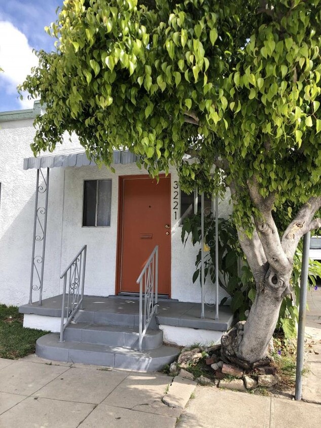 3 bedroom in Los Angeles CA 90018 Apartment for Rent in Los Angeles, CA