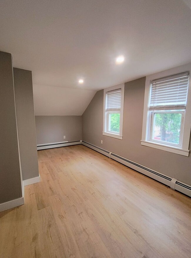 Foto del edificio - ****Pawtucket/Woodlawn Single Family - $2,...