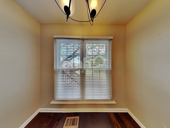 Building Photo - 104 Sunset Dr