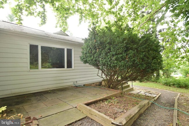 Building Photo - 987 Penns Park Rd