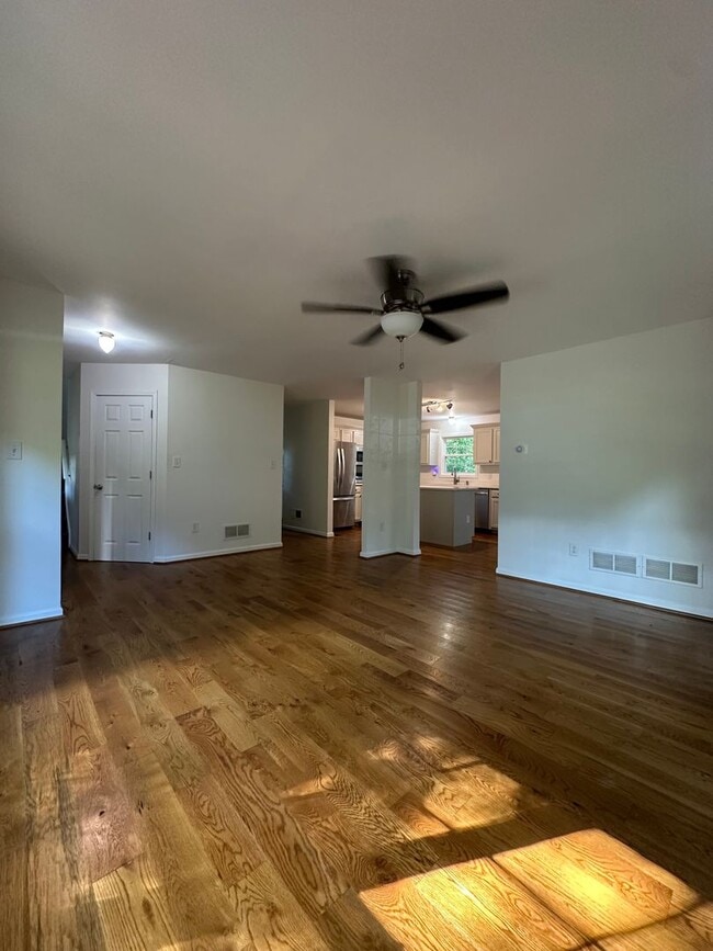 Building Photo - 250 Hodgson Dr