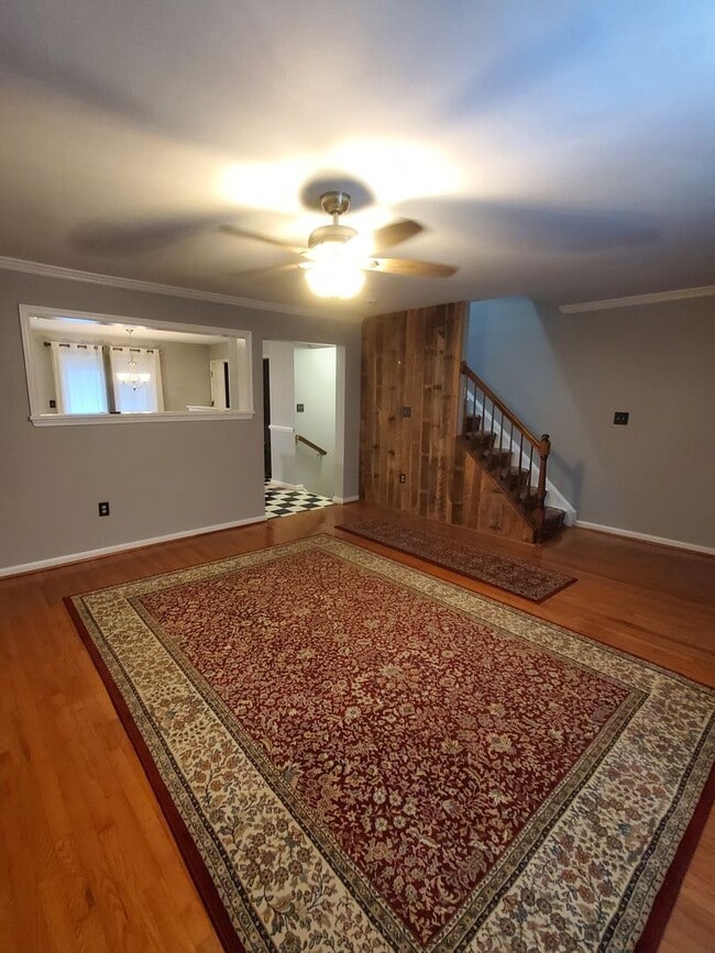 Building Photo - Welcome to your next home, where comfort m...