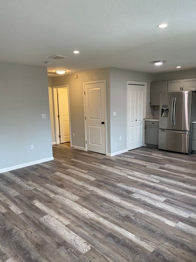 Foto del edificio - Coming Soon!!! High End Brand New 2Bed/1Bath Backyard Additional Dwelling Available NOW!