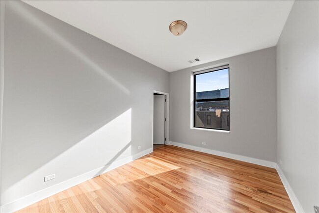 Foto del edificio - 3122 N Broadway