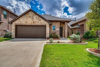 Building Photo - 2724 Pease Dr