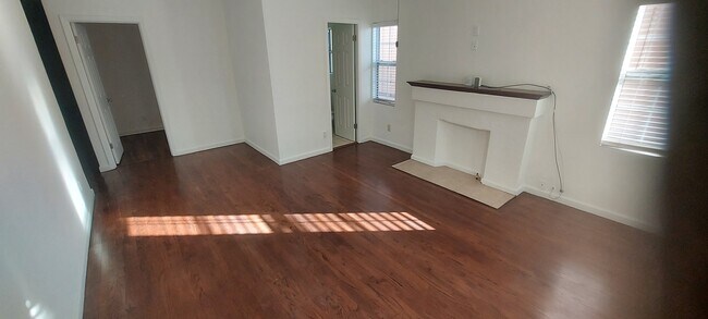 Foto del edificio - 2818 S Bronson Ave