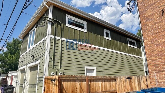 Photo - 127 1/2 S Pennsylvania St- House