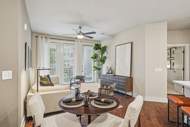 Foto del edificio - Residences at Fairview Town Center