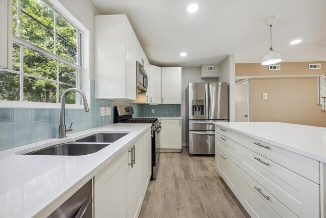 Foto del edificio - 2118 Vanderbilt Ln