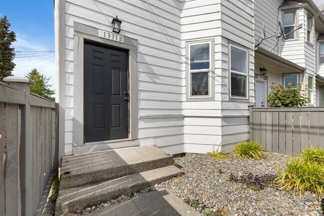 Foto del edificio - Charming 3BR Home in Heart of Tacoma - Mod...