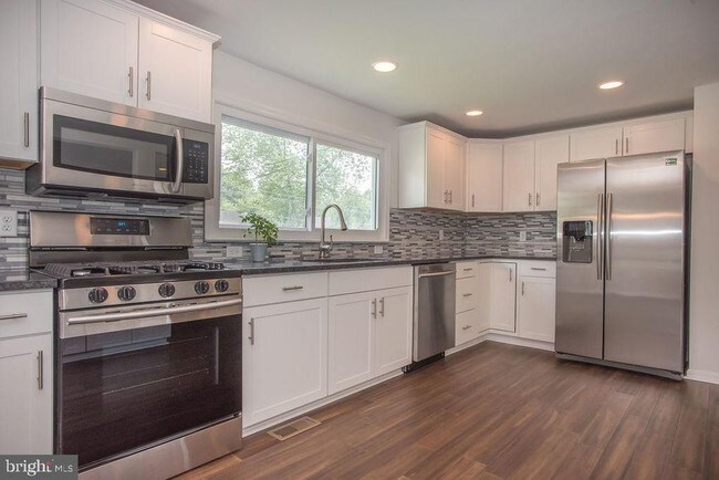 Building Photo - 313 Hudson Dr