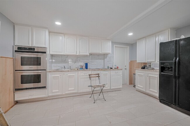Building Photo - 7618 Del Glen Ln