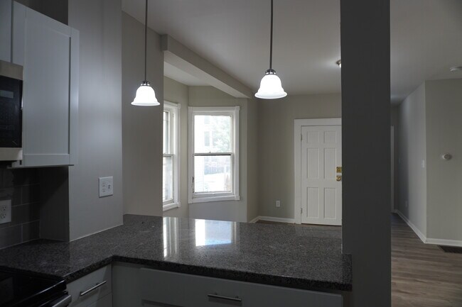 Building Photo - 27 N Lake Ave