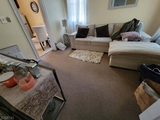 Building Photo - 27 Barrington Ave