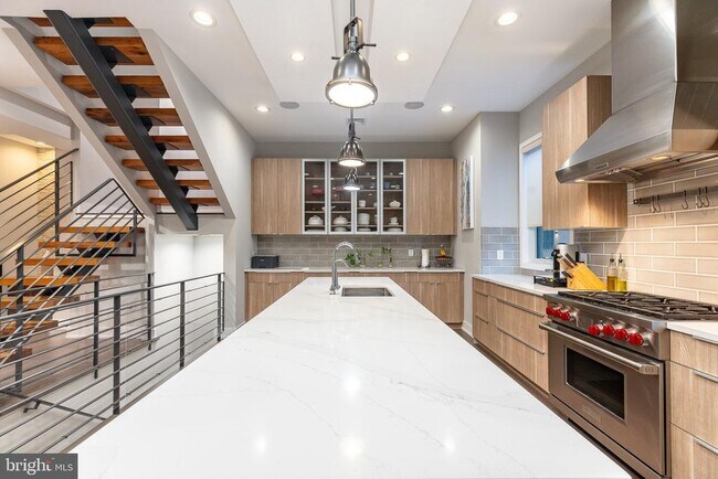 Building Photo - 608 N 3rd St