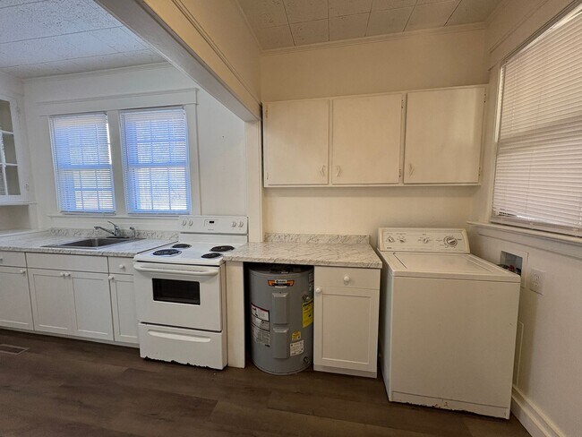 Building Photo - Spacious house in Appomattox!