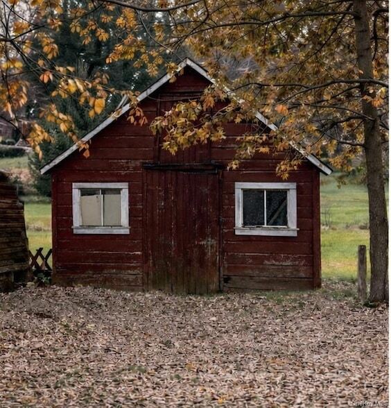 Foto del edificio - 460 Lasher Rd