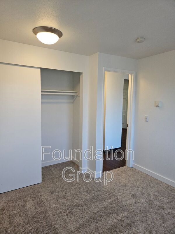 Building Photo - 321 10th Ave