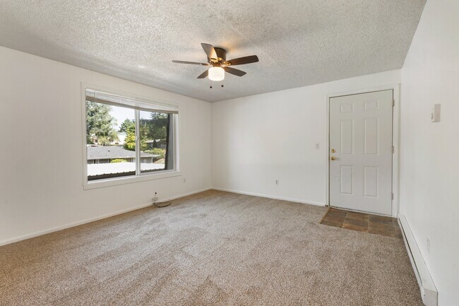 Foto del edificio - Spacious Apartment in Cozy Tacoma Neighbor...