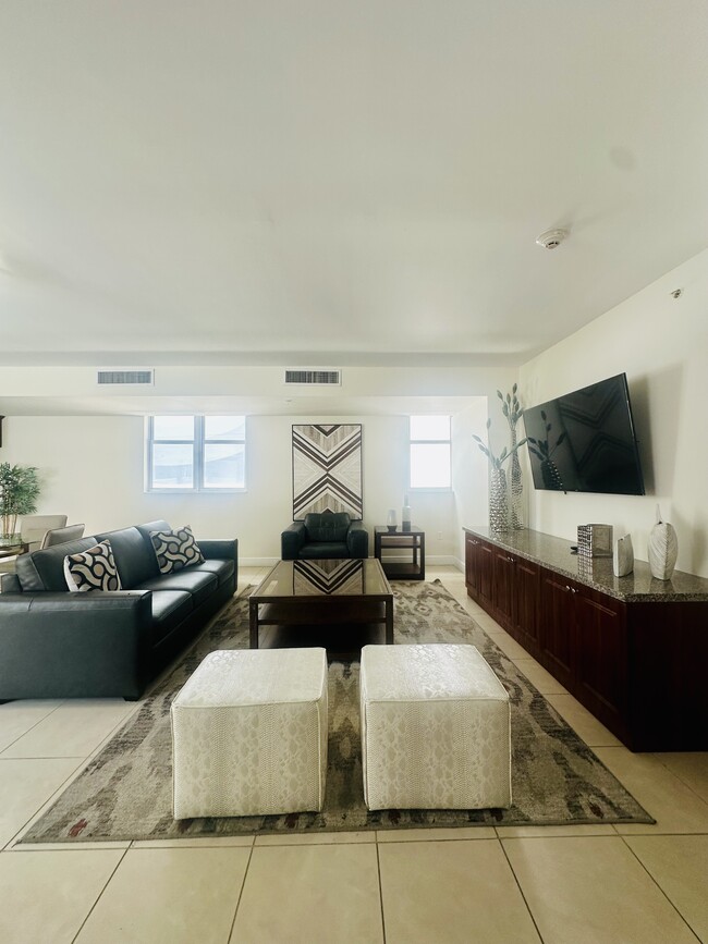 Building Photo - Porta di Oro Apartments