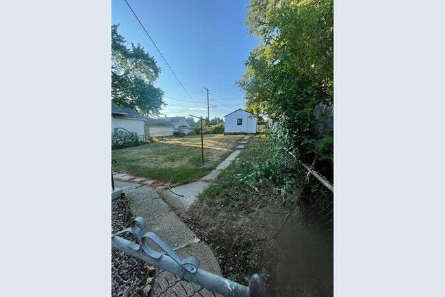 Backyard and Garage - 1225 7th St E