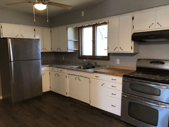 Building Photo - Newly Renovated House For Rent