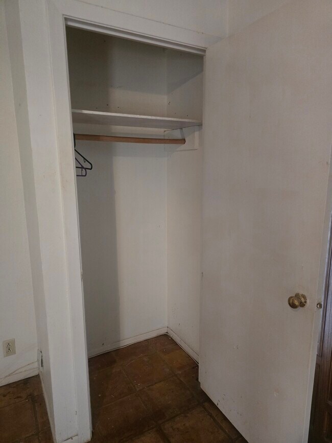 Building Photo - 271 Chesswood Dr