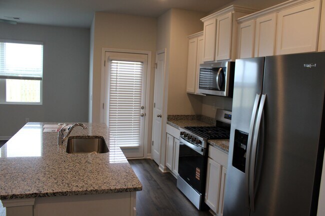 Foto del edificio - Stunning New Townhome in Aiken