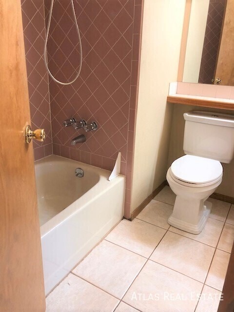 Building Photo - 3820 Dolphin Cir