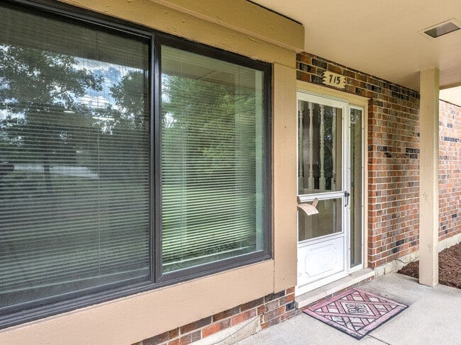 Building Photo - 715 Whalom Ln