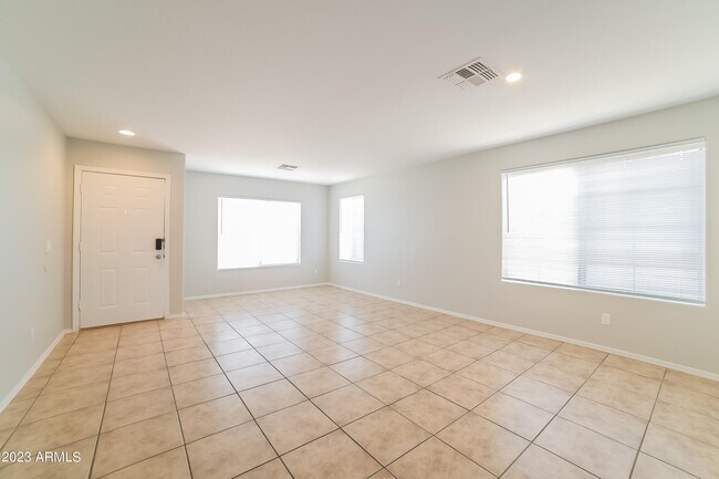 Foto del edificio - 2214 S 114th Ln