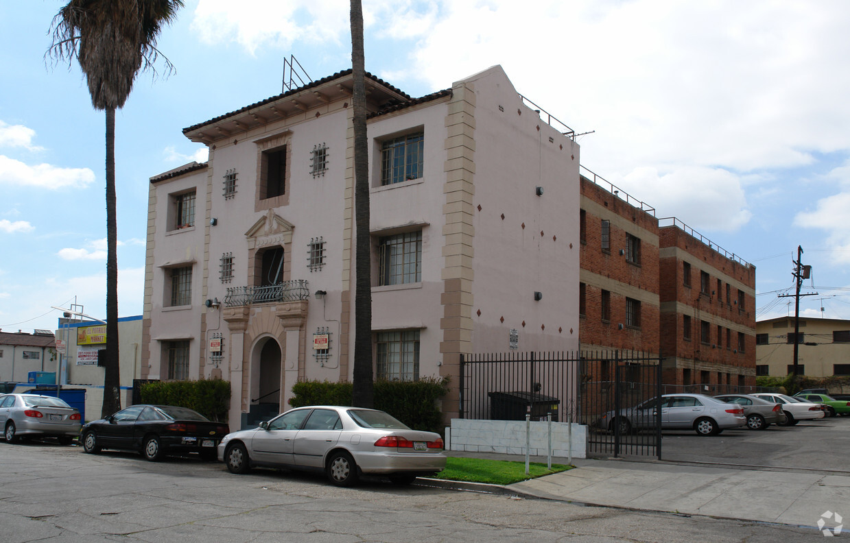 Primary Photo - The Harvard Apartments