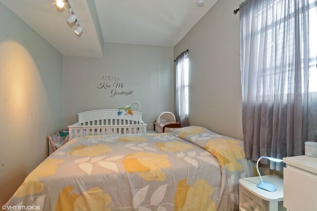 Foto del edificio - 3747 W Diversey Ave