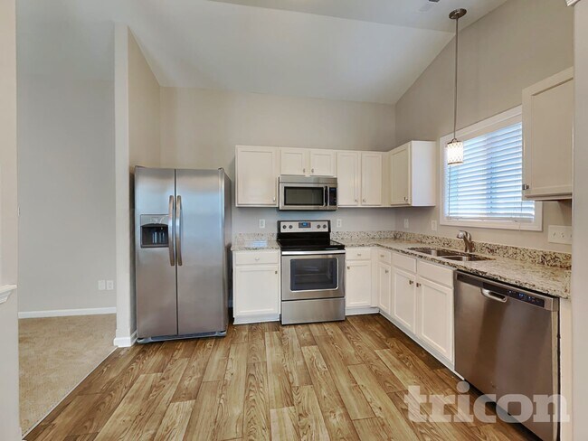 Foto del edificio - 4991 Astonshire Ln