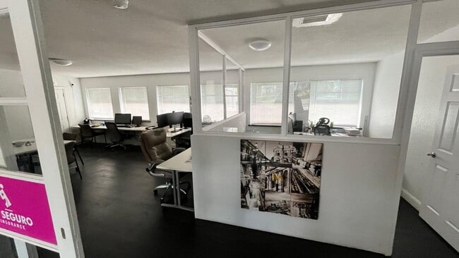 Foto del edificio - 1415 McCoy Rd