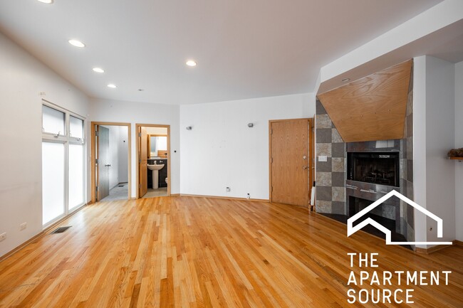 Building Photo - 1049 N Winchester Ave