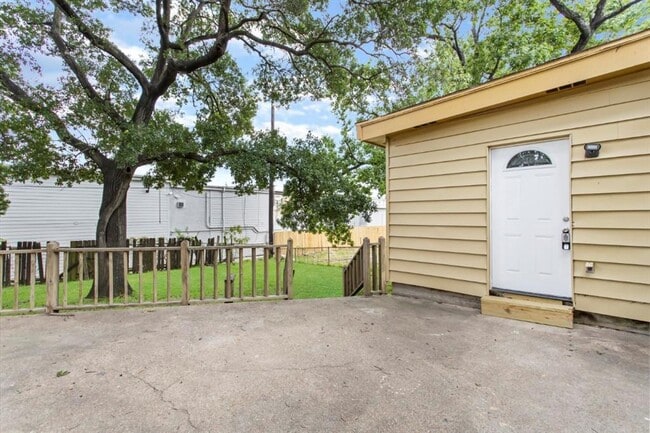 Building Photo - 13210 Rockglen St