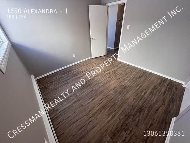 Building Photo - 1 Bed 1 bath APARTMENT located in Regina, SK - Rosemont area