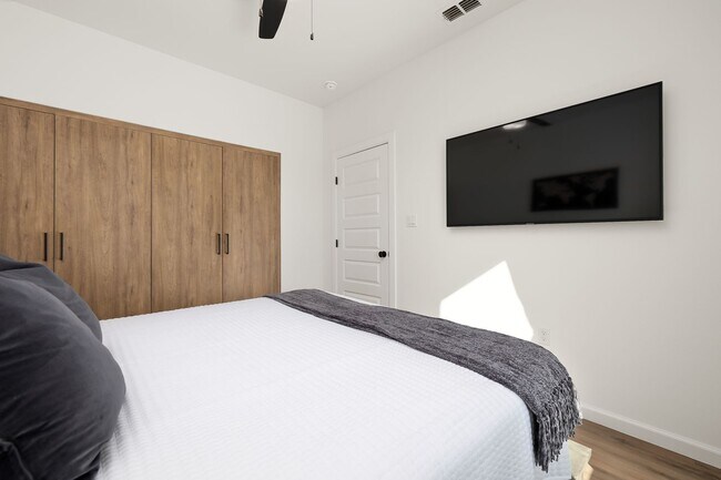 Foto del edificio - Gated Luxury Townhomes for Rent-Long-Term Lease | Colgate Crossing