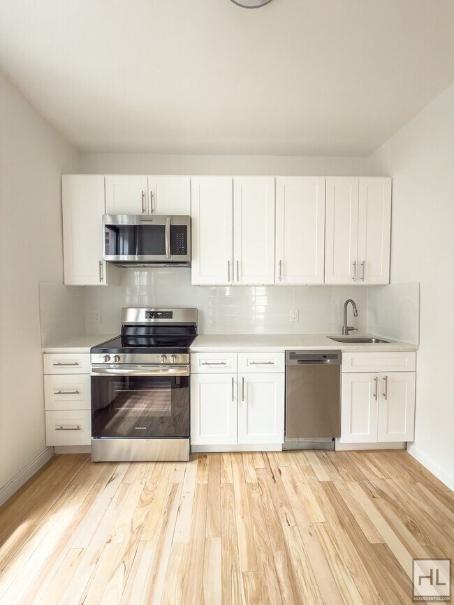 Foto del edificio - NOSTRAND AVENUE / Renovated 3-bed, 1-bath ...
