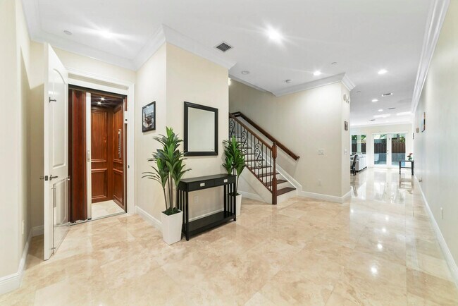 Foto del edificio - 1849 NE 26th Ave