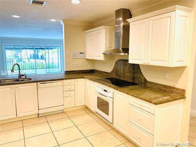 Foto del edificio - 15187 Loch Isle Dr W