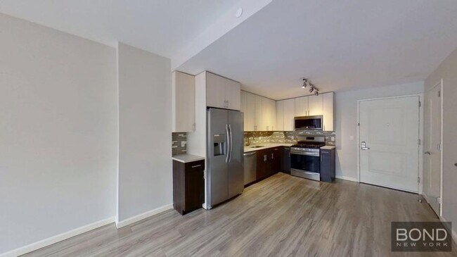 Foto del edificio - 1 bedroom in JAMAICA HILLS NY 11432