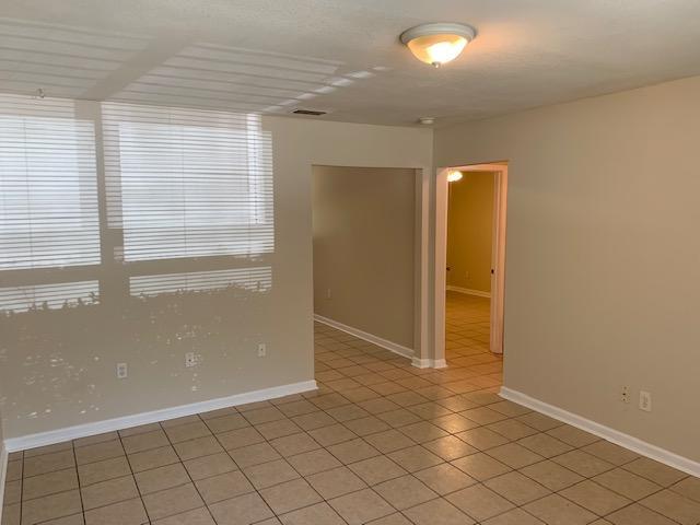 Building Photo - 623 Crestview Ave