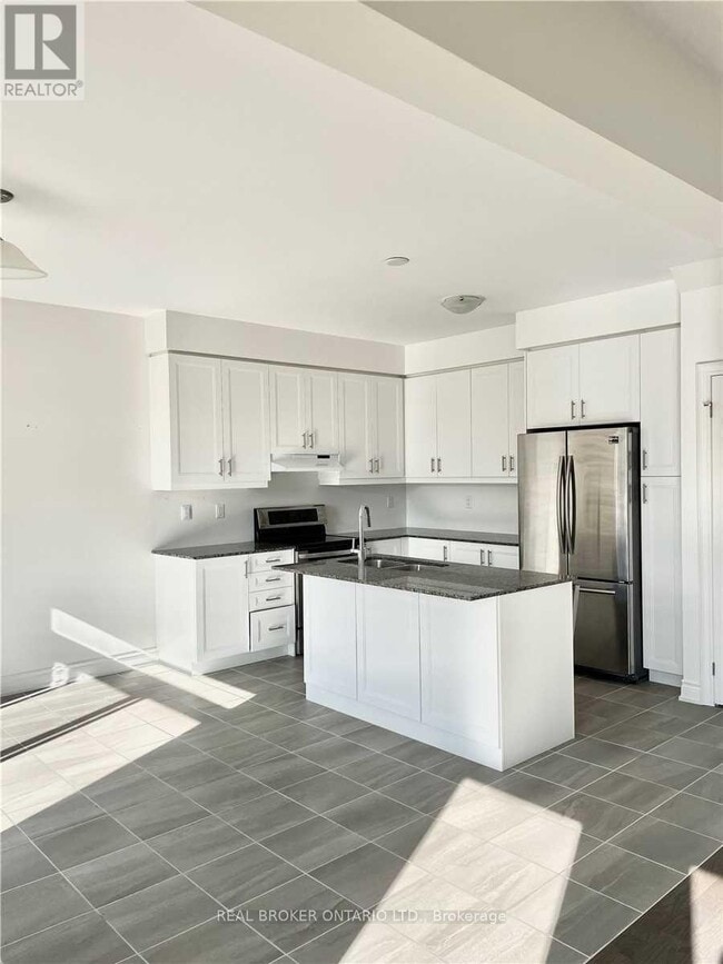 Building Photo - 21 Tesla Cres