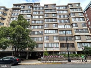 Building Photo - 522 21st St NW