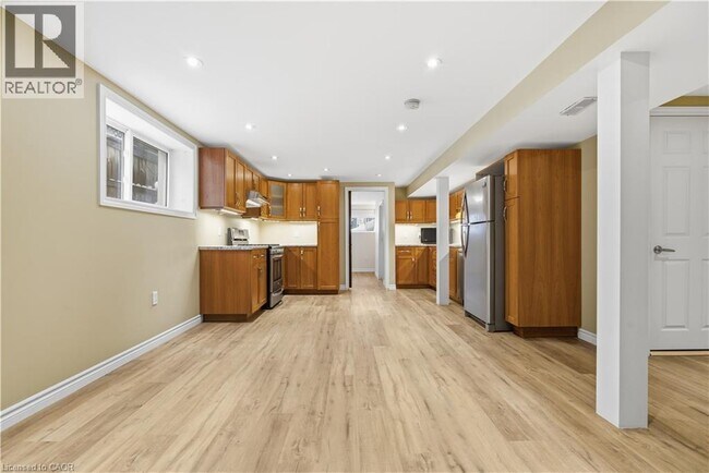 Building Photo - 41 Broken Oak Crescent